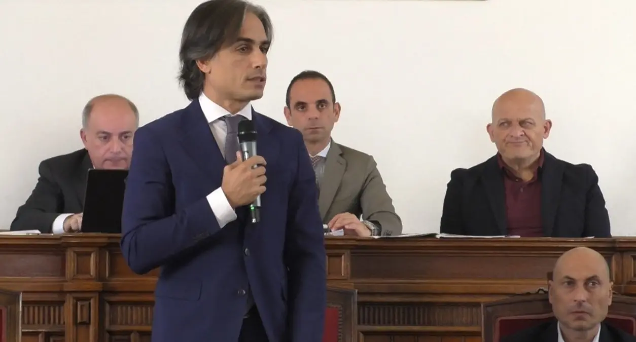 Lo stallo di Falcomatà col Pd rallenta la ripartenza: partiti, movimenti e cittadini in attesa di notizie