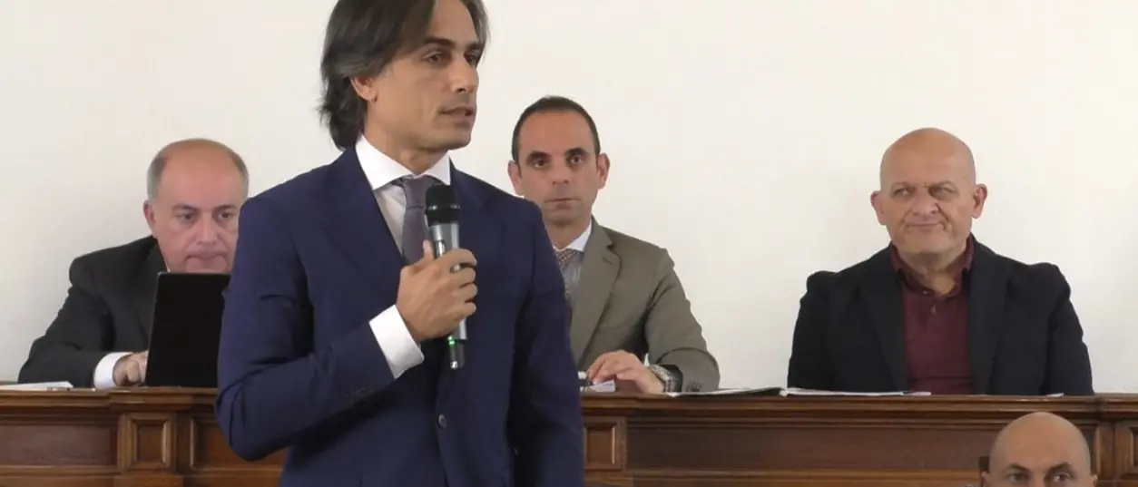 Crisi al Comune di Reggio, il grande bluff dell'incontro tra Falcomatà e il Pd: quando la notizia non c'è