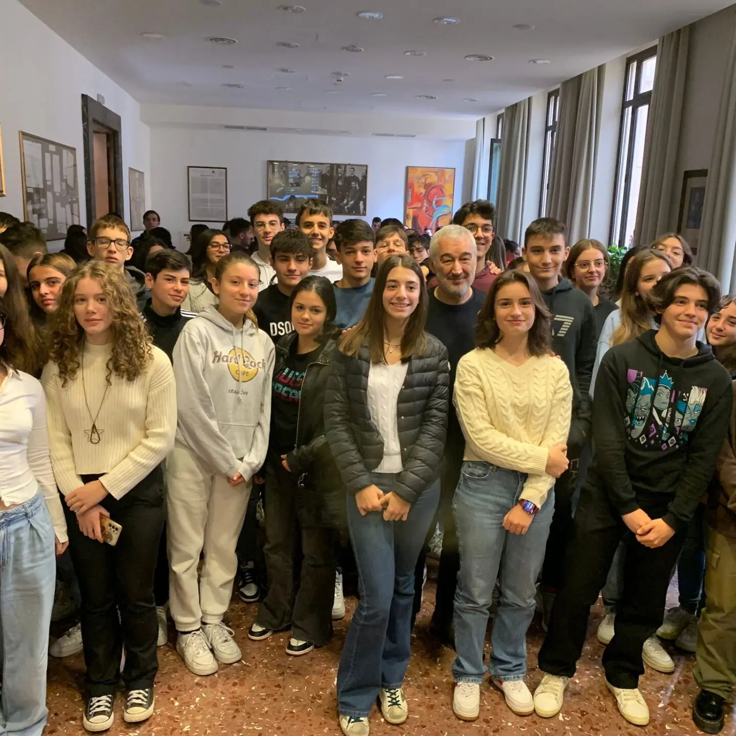 Gli alunni del Liceo Campanella incontrano lo scrittore Michele Caccamo