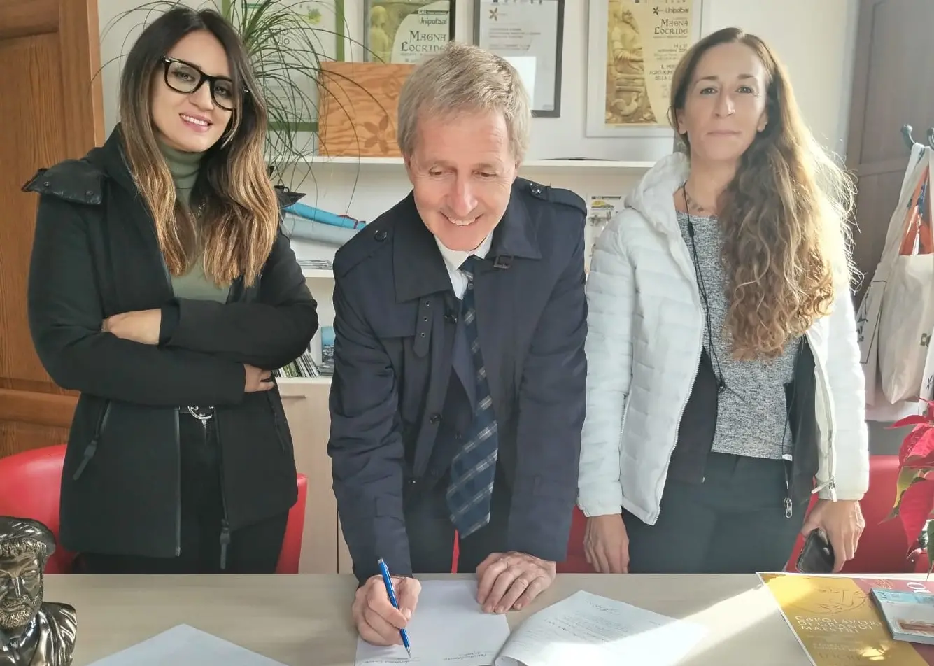 Caulonia, l'amministrazione sigla un protocollo d’intesa con l’associazione nazionale “Plastic free\"
