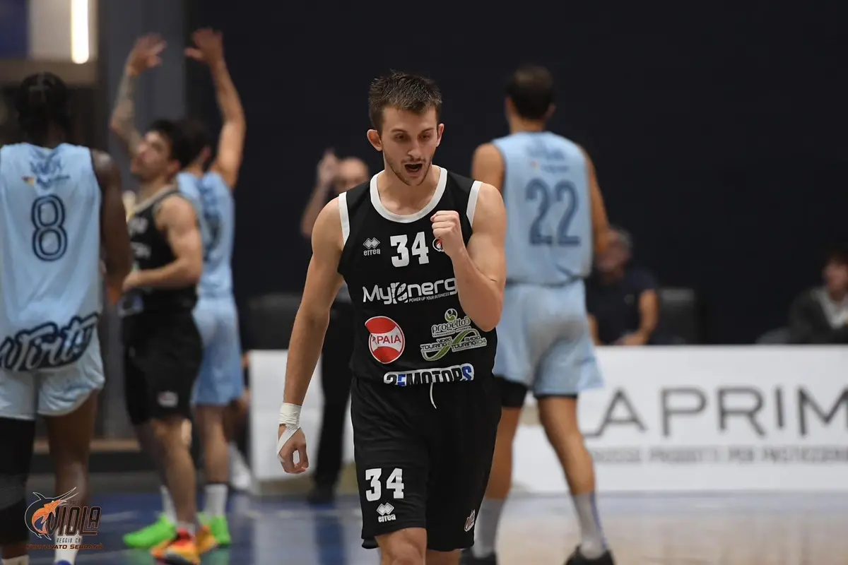 Viola Reggio Calabria vince a Messina con il risultato di 82 a 85