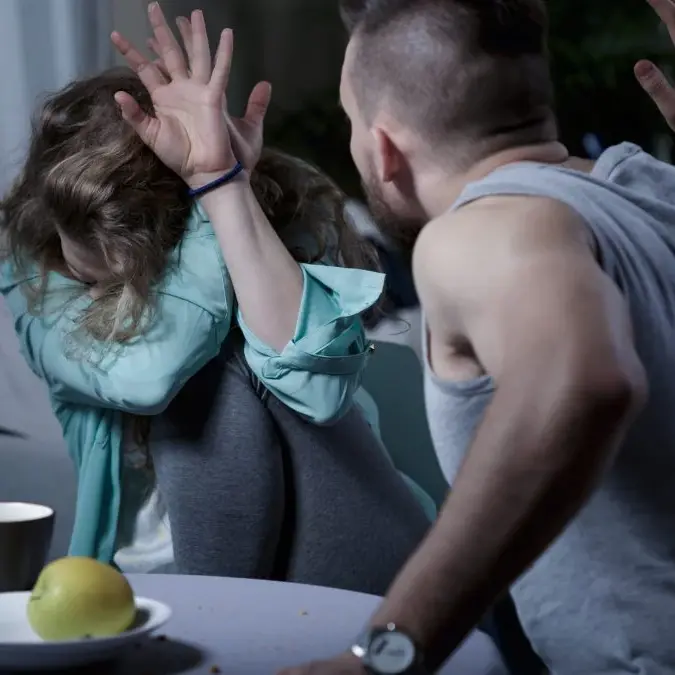 In viaggio di nozze minacciò moglie con coltello, condannato 43enne reggino