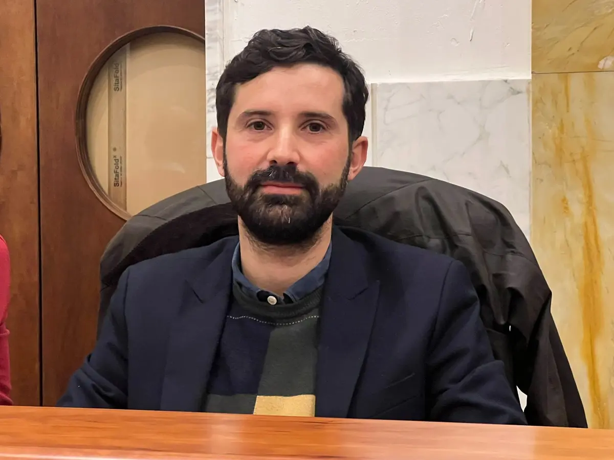 Murales nero sulle Tre Croci di Sant’Elia, il sindaco Ranuccio: «Il monumento sarà ripristinato»