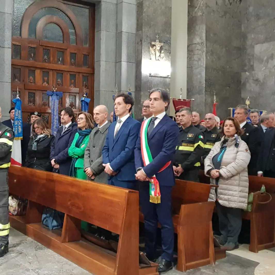 Reggio, Falcomatà: «Grato all’impegno dei Vigili del fuoco, della Marina militare e Guardia costiera»