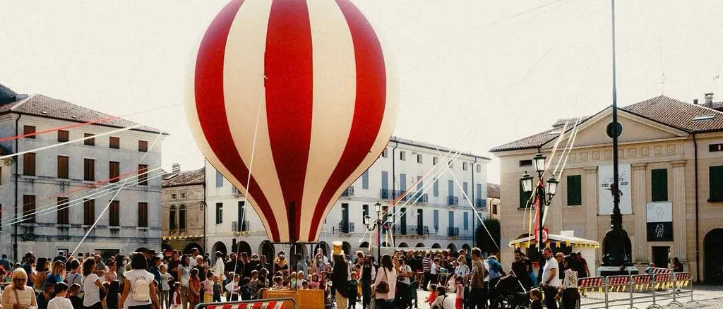 Allegria Festival: mongolfiera dei desideri, artisti di strada e circo per la settimana dell’Immacolata