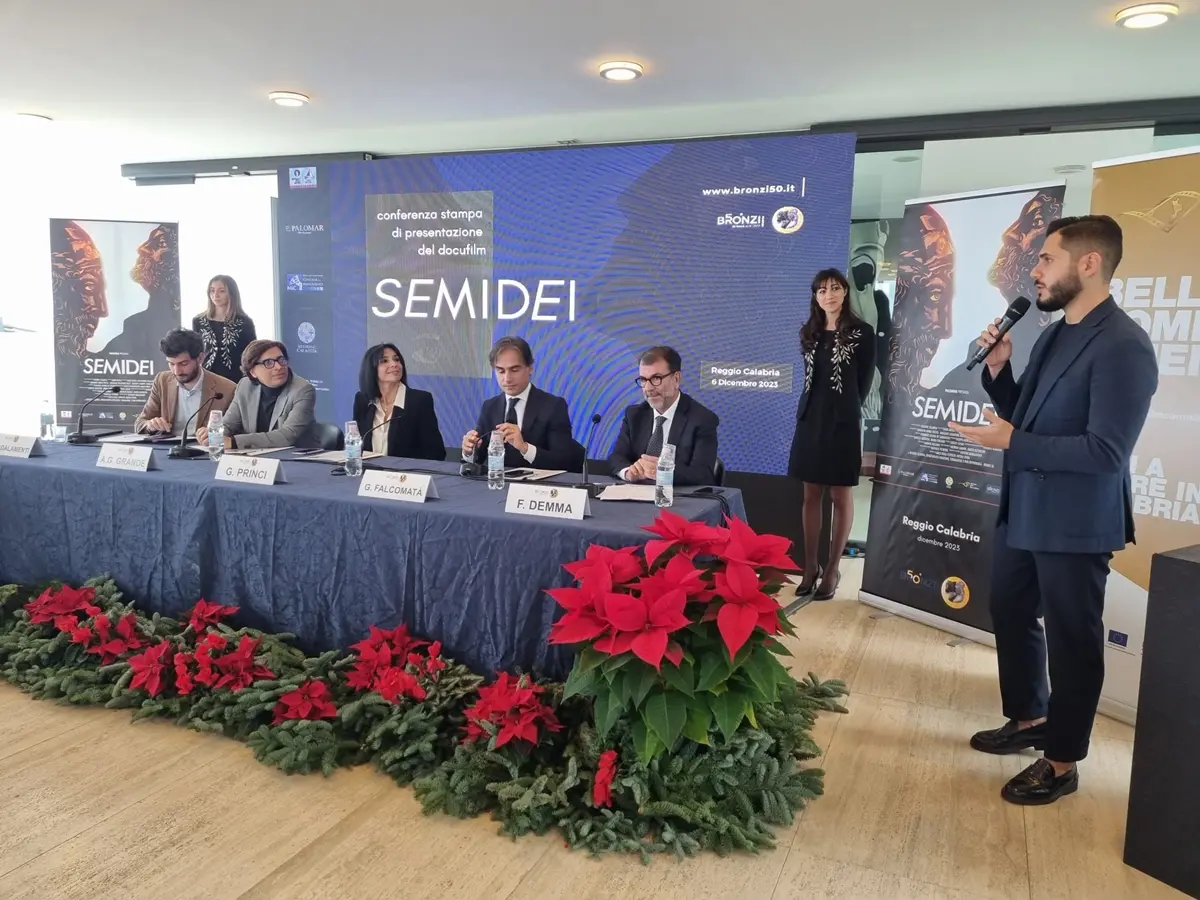 Bronzi di Riace, al teatro Cilea di Reggio la prima ufficiale di “Semidei”