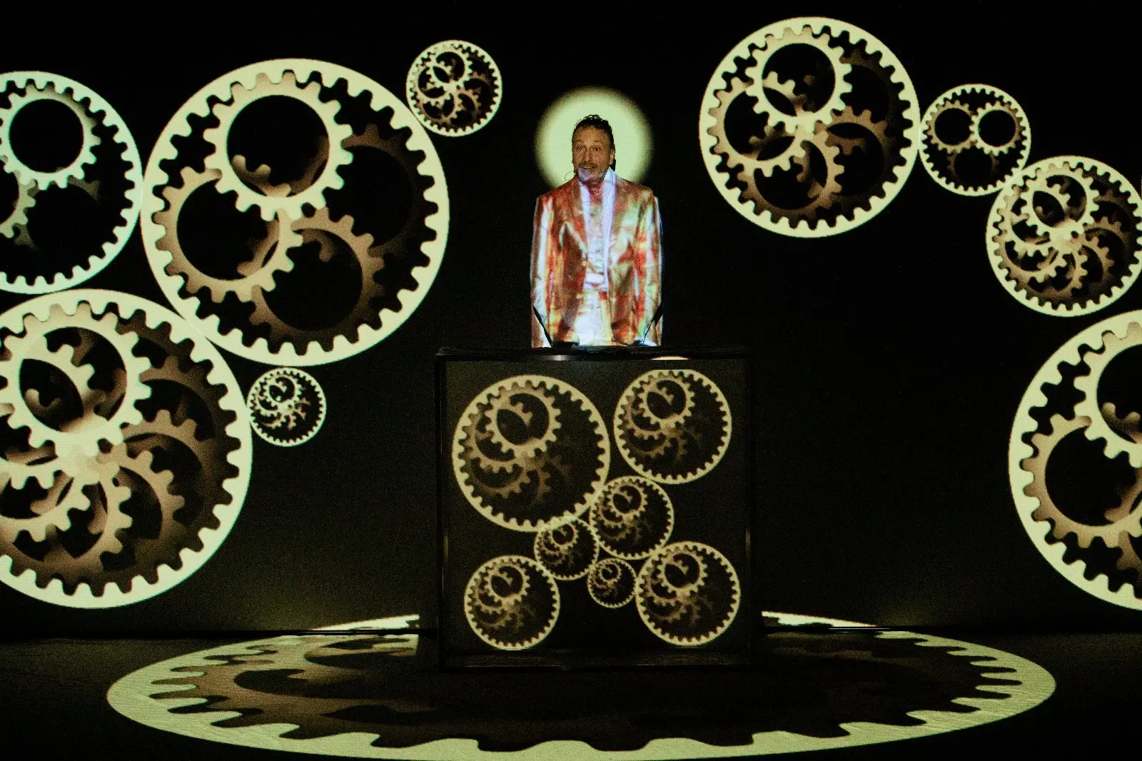 Mario Massaro a Reggio con “Le bureau de porc”