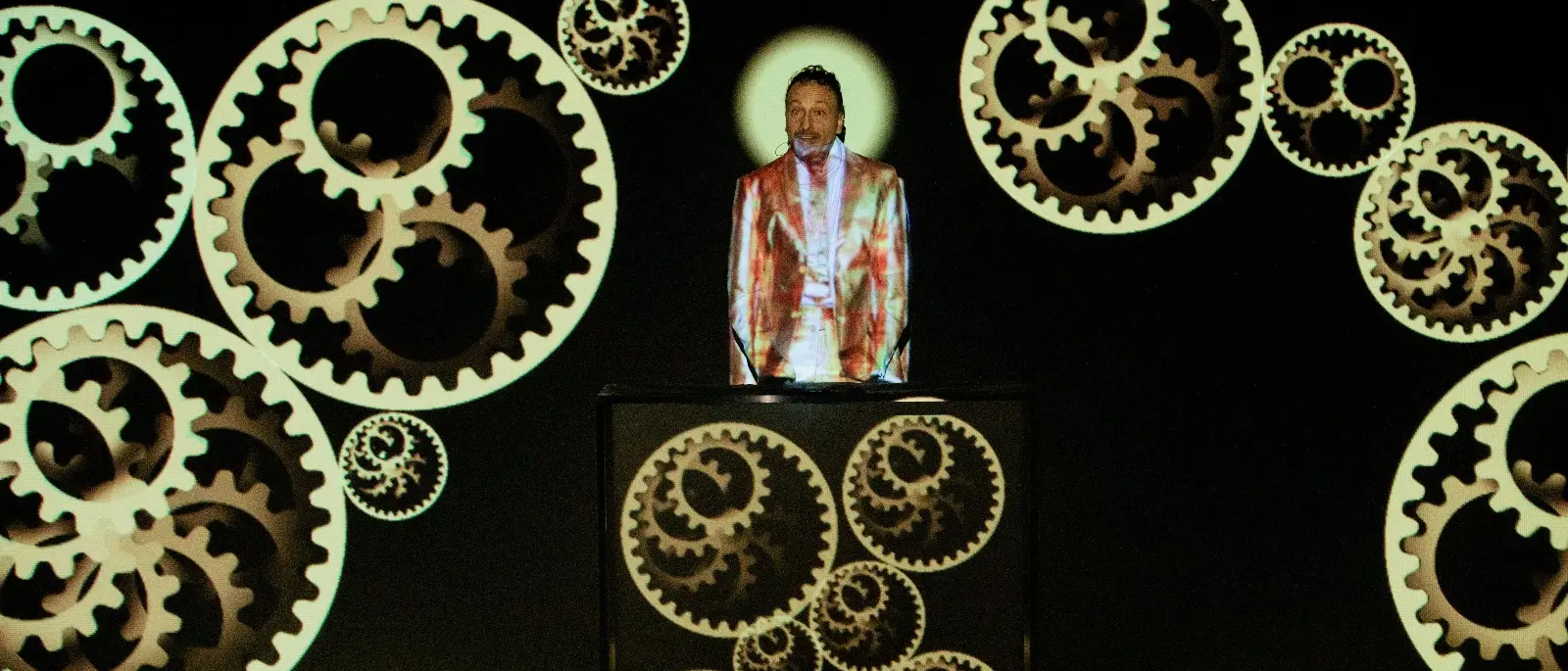 Mario Massaro a Reggio con “Le bureau de porc”