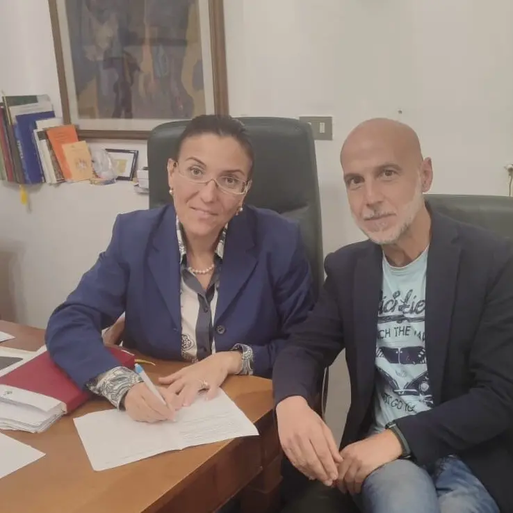 Villa San Giovanni, mobilitazione e raccolta firme per il diritto all'abitare: anche la sindaca firma la petizione