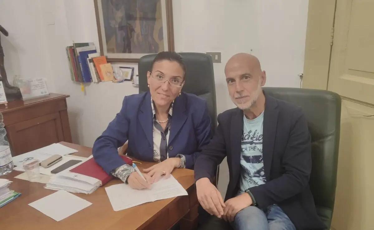 Villa San Giovanni, mobilitazione e raccolta firme per il diritto all'abitare: anche la sindaca firma la petizione