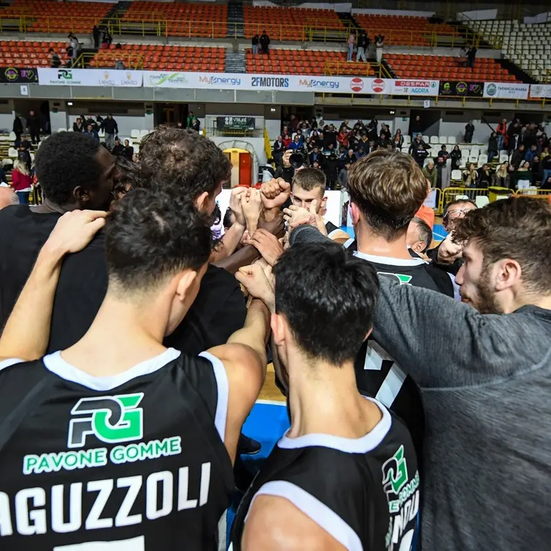 Viola Reggio Calabria vince in casa contro il Catania con il risultato di 99 a 88