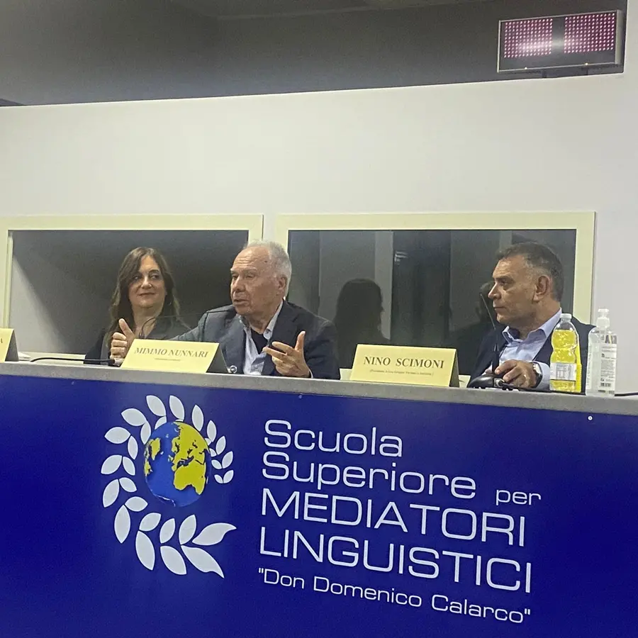 Reggio, Mimmo Nunnari presenta \"L'Italia di Mussolini\" alla scuola superiore per mediatori linguistici di Catona