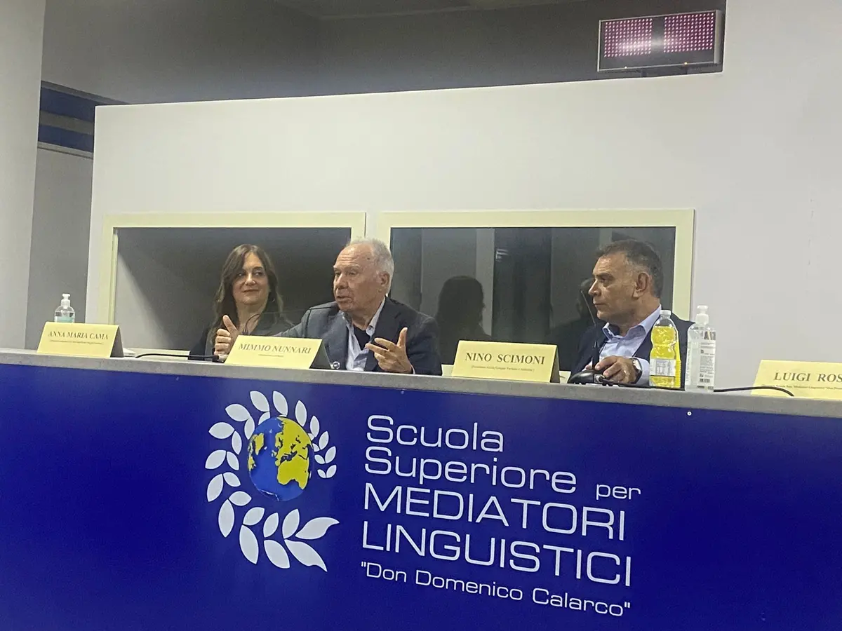 Reggio, Mimmo Nunnari presenta \"L'Italia di Mussolini\" alla scuola superiore per mediatori linguistici di Catona
