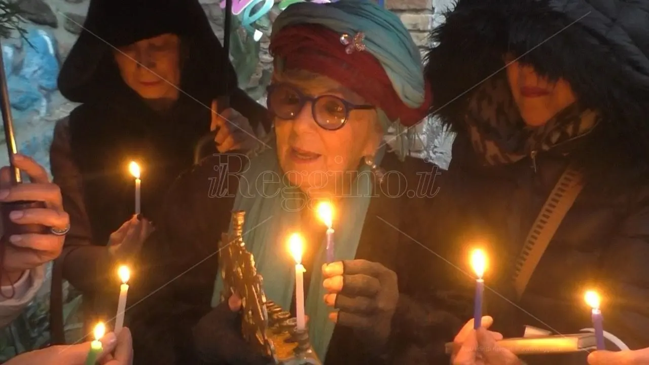 Reggio, la festa ebraica delle Luci sulla scalinata monumentale di via Giudecca - FOTO e VIDEO
