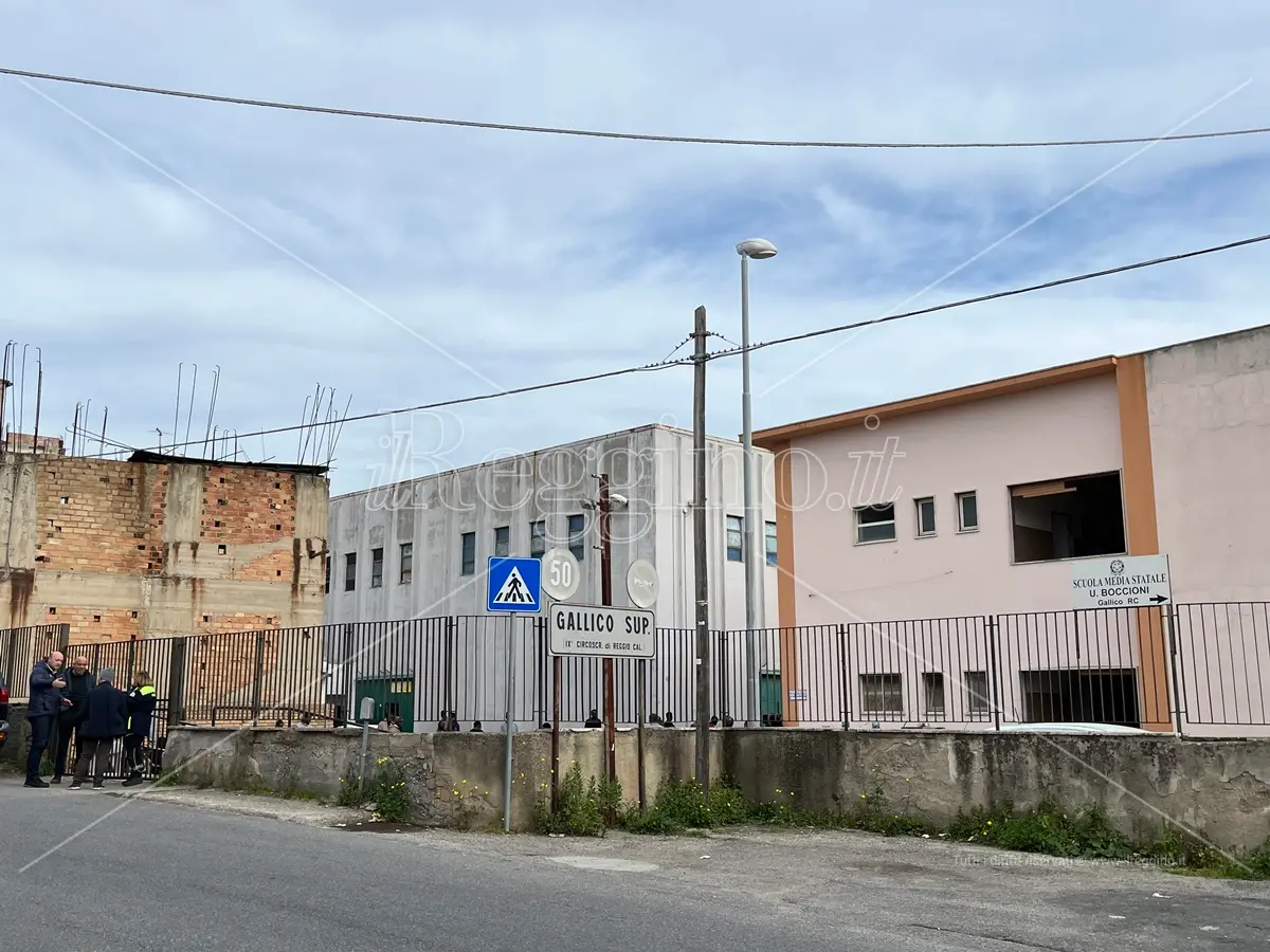 Reggio, la scuola Boccioni di Gallico sarà demolita e ricostruita e intanto ospita migranti