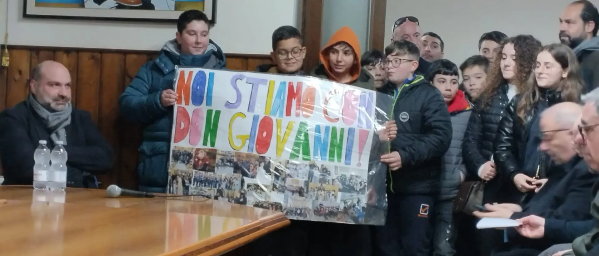 Varapodio, il sangue freddo dei capo scout salva dieci ragazzini dalle fiamme che hanno investito la Canonica