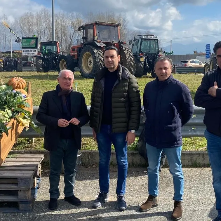 Rosarno, il sindaco Pasquale Cutrì al fianco degli agricoltori nella protesta