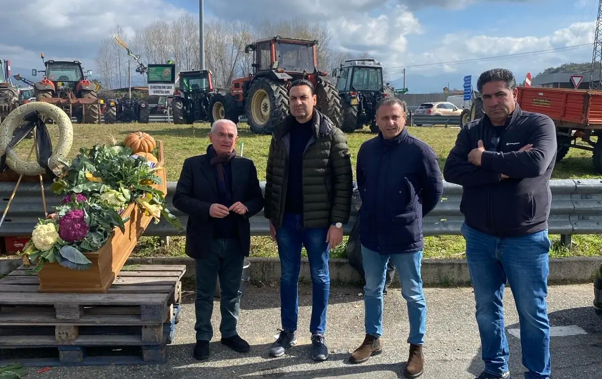 Rosarno, il sindaco Pasquale Cutrì al fianco degli agricoltori nella protesta