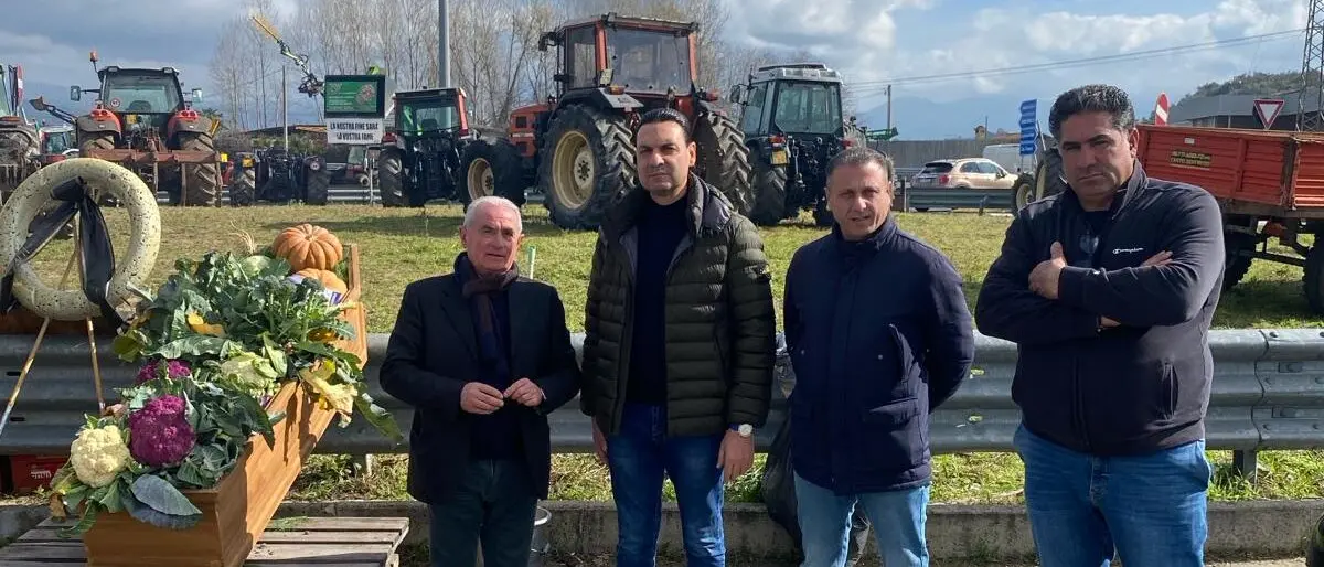 Rosarno, il sindaco Pasquale Cutrì al fianco degli agricoltori nella protesta