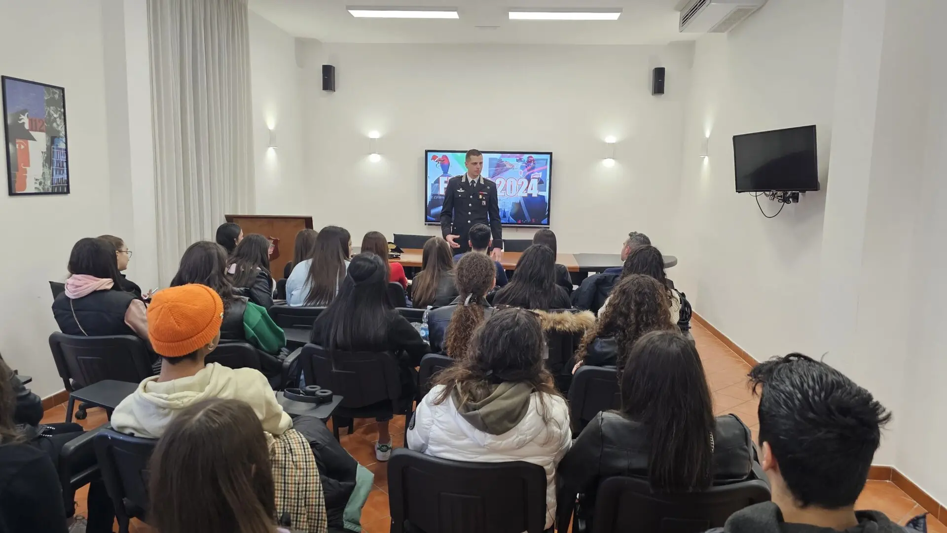 Reggio, gli alunni del liceo Gullì incontrano i carabinieri