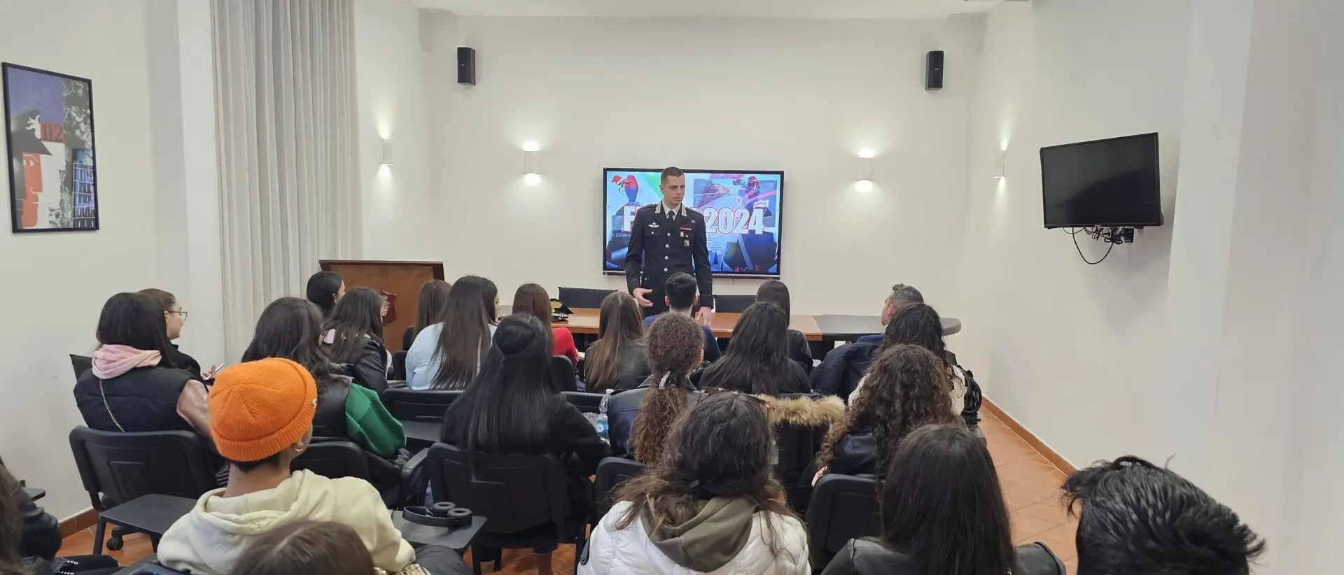 Reggio, gli alunni del liceo Gullì incontrano i carabinieri
