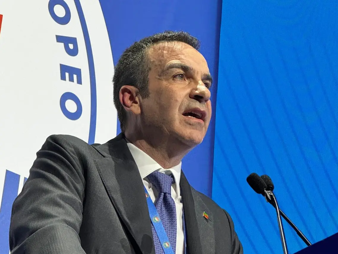 Bonifica, Occhiuto diffida Errigo: «Non consentirò a Eni Rewind di smaltire rifiuti pericolosi a Crotone»