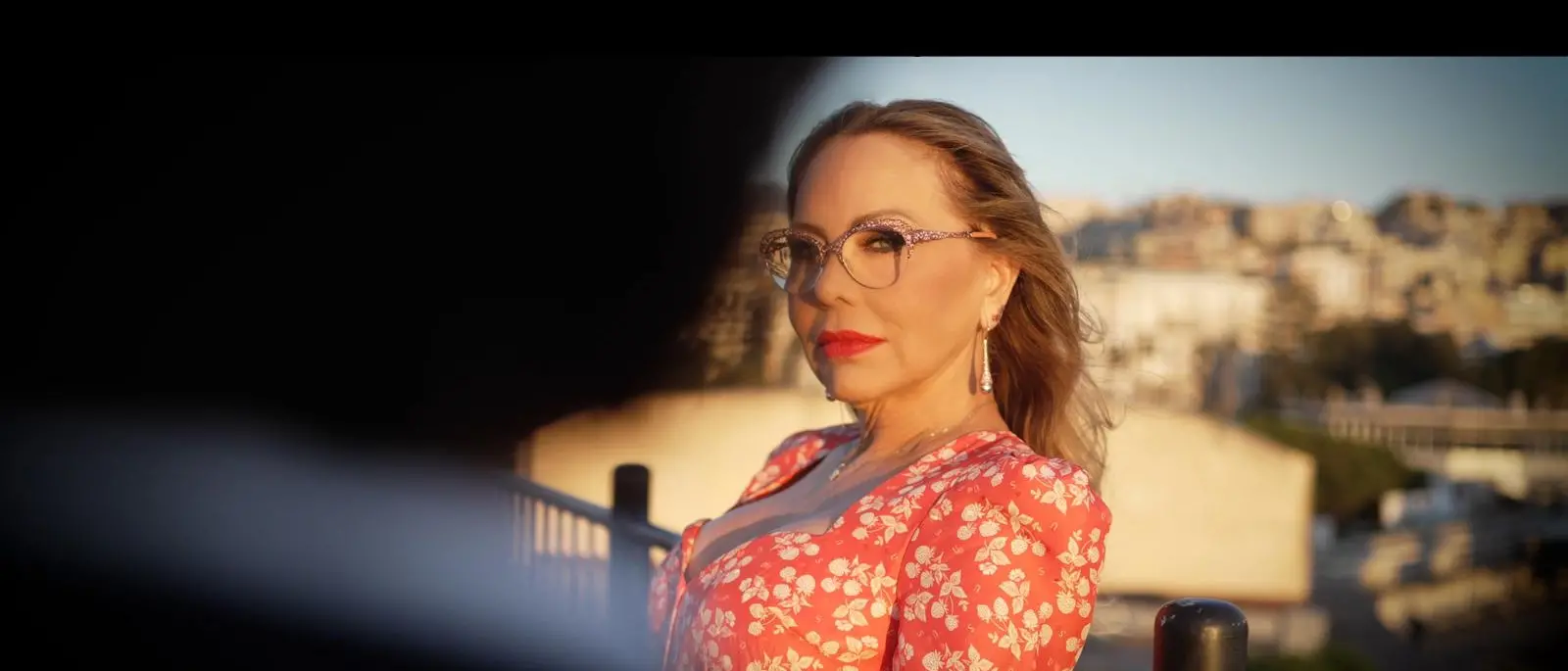 \"Troppe domande\", nuovo brano e video per Marco De Leo con la partecipazione speciale di Ornella Muti