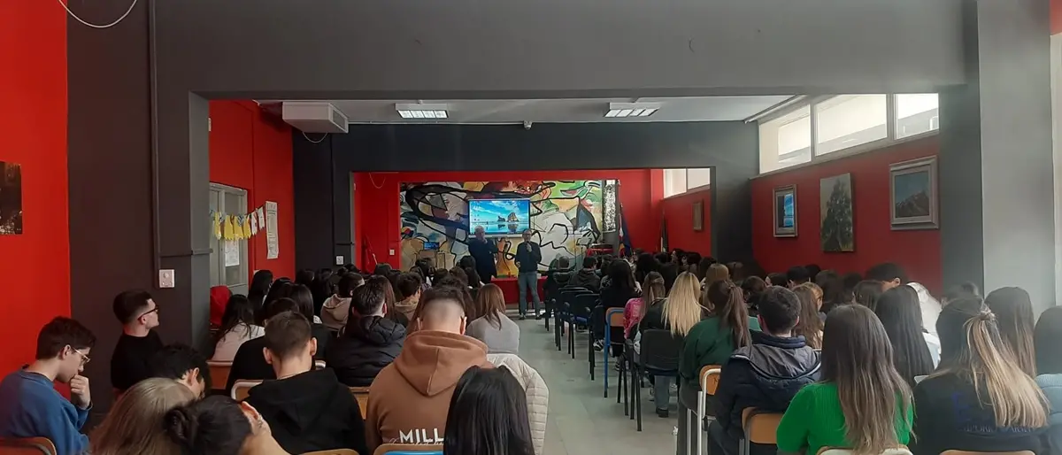 Reggio, al liceo Alvaro di Palmi la presentazione del libro \"Fantasmi\"