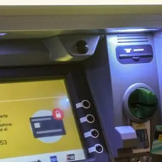 «Quel Postamat è vecchio e mal funzionante», a Brancaleone una petizione per chiederne la sostituzione