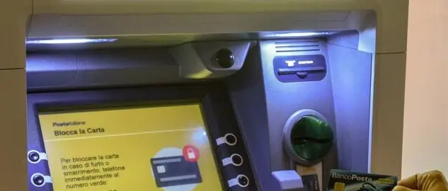 «Quel Postamat è vecchio e mal funzionante», a Brancaleone una petizione per chiederne la sostituzione