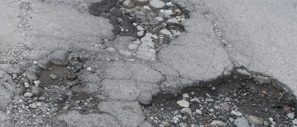 Reggio, voragini sulle strade di Saracinello: la denuncia dei residenti