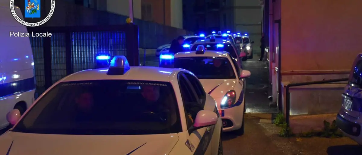 Reggio, Polizia Locale: «Arresti e denunce grazie all'attività a tutela del decoro urbano e del diritto alla casa»