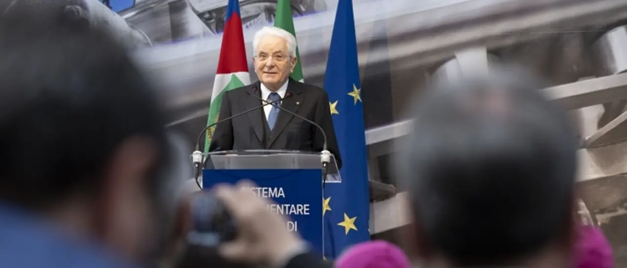 Mattarella in Calabria: «Il lavoro non è merce, è dignità»