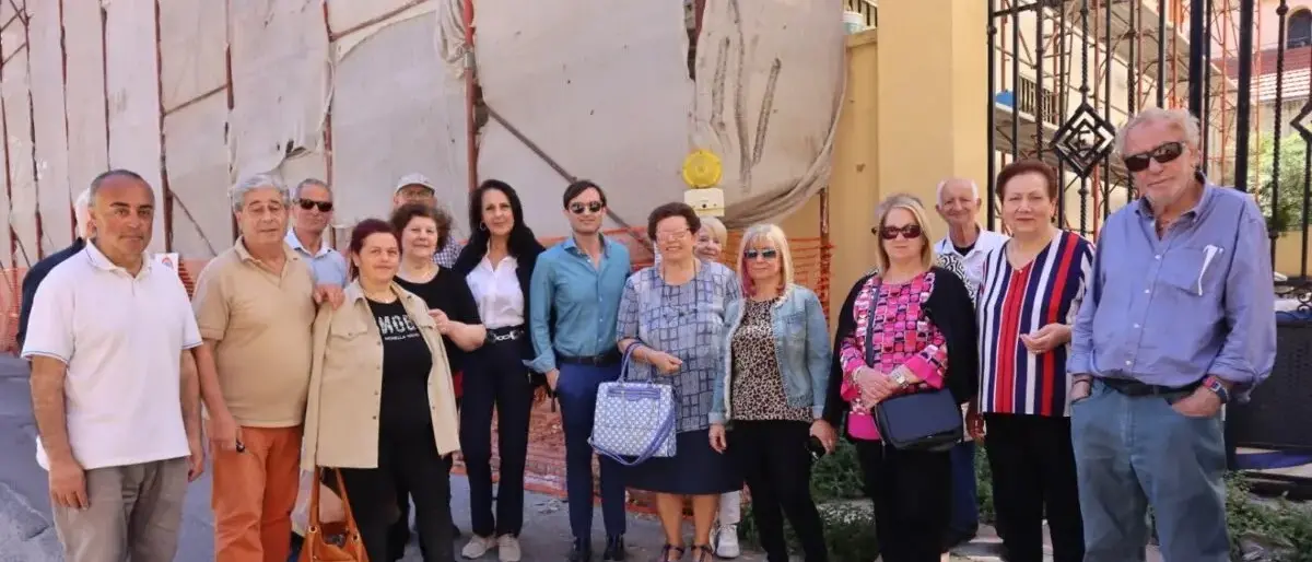 Sbarre, centro sociale chiuso. Sit-in dei cittadini: «Riapritelo prima dell'estate»