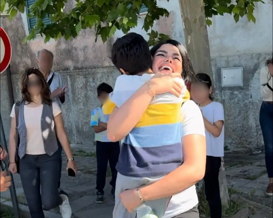 Accusata di essere una scafista, Marjan torna a Camini e riabbraccia suo figlio