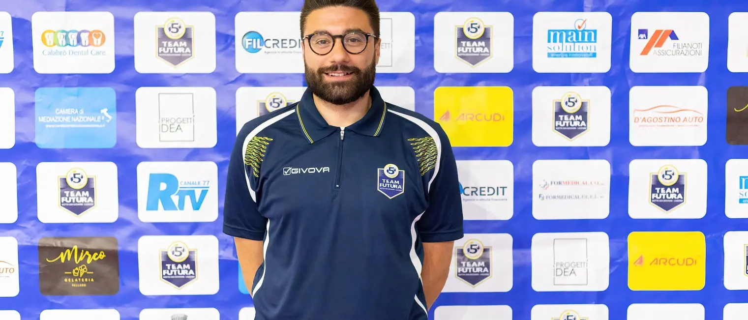 Futura, Mister De Stefano continuerà con un triplice ruolo