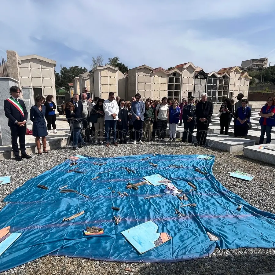Reggio, al cimitero dei migranti di Armo la memoria dell’accoglienza e l’impegno per l’integrazione - FOTO e VIDEO
