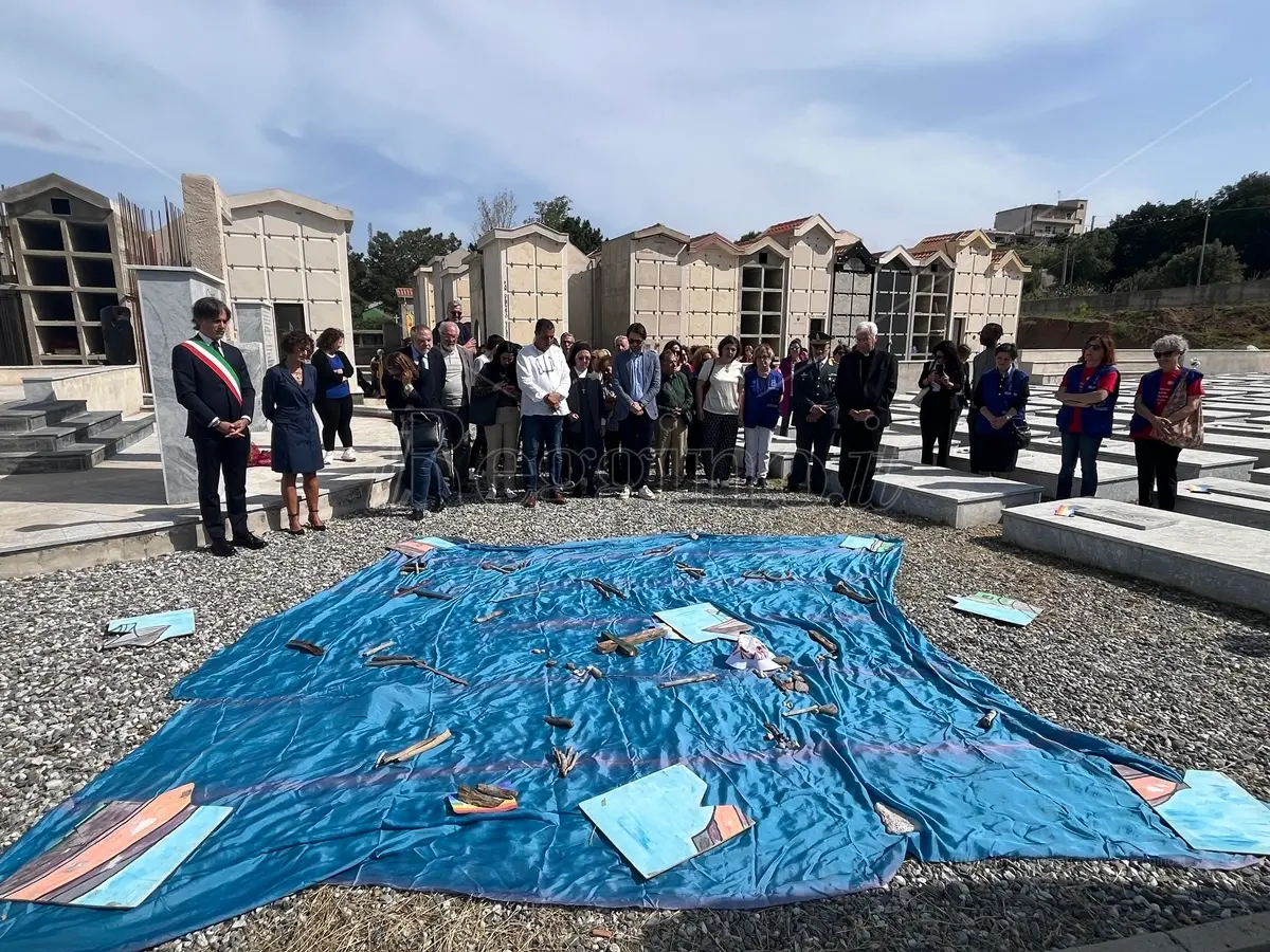 Reggio, al cimitero dei migranti di Armo la memoria dell’accoglienza e l’impegno per l’integrazione - FOTO e VIDEO