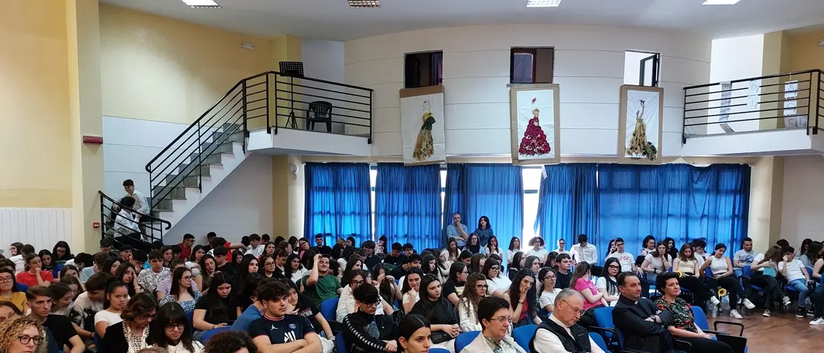 Palmi, il vescovo Alberti agli studenti dell'istituto Pizi: «Non nascondetevi. Solo le sfide fanno crescere»