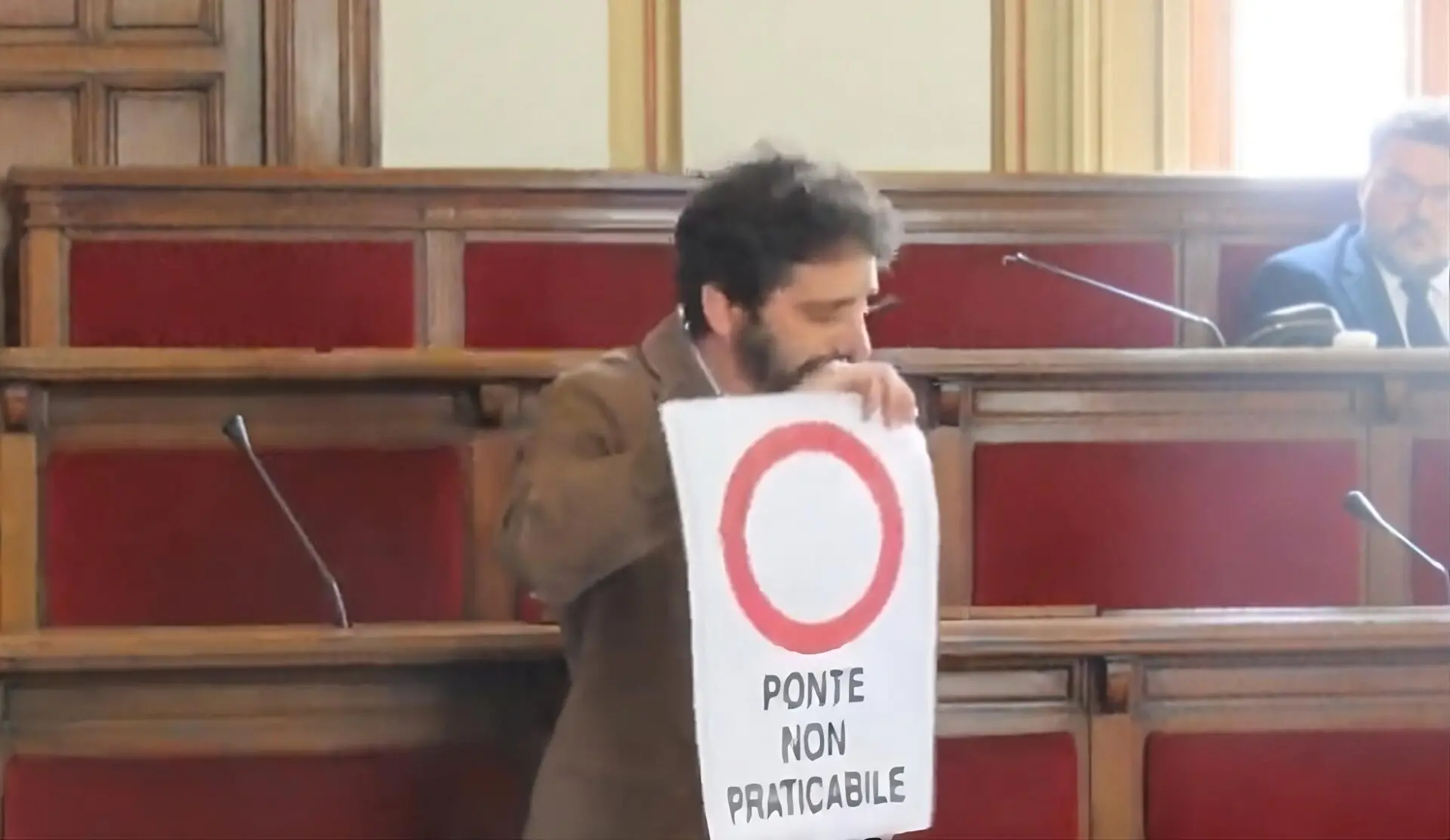 Consiglio comunale a Reggio, Minicuci incalza Falcomatà sul marchio reggina: «Piccolo Stalin»