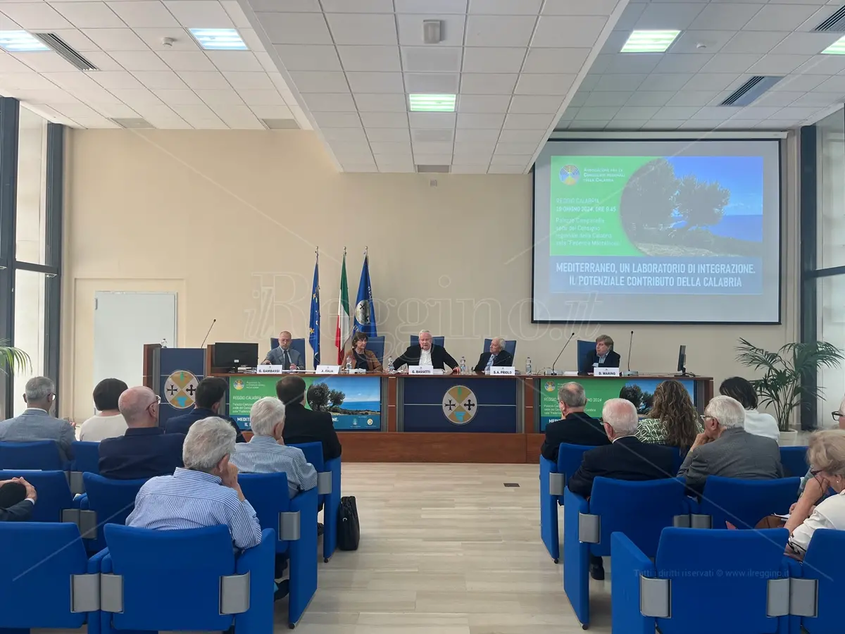 Reggio, il cardinale Gualtiero Bassetti: «La fratellanza è la migliore aspirazione dell’umanità, non cediamo a chi vuole ostacolarla» - VIDEO