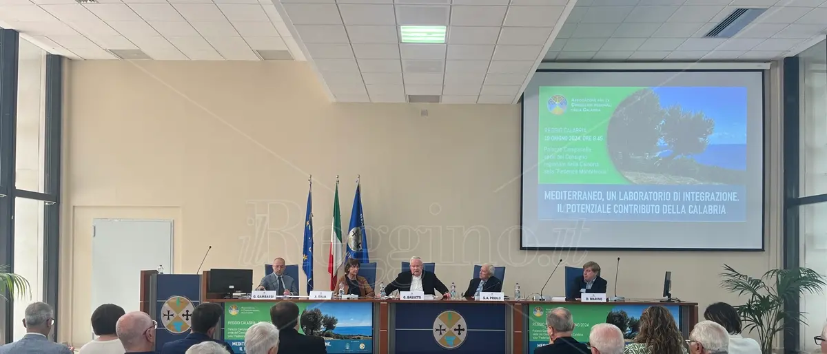 Reggio, il cardinale Gualtiero Bassetti: «La fratellanza è la migliore aspirazione dell’umanità, non cediamo a chi vuole ostacolarla» - VIDEO