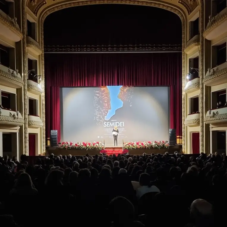 Reggio, sold out al teatro Cilea per la prima di Semidei - FOTO