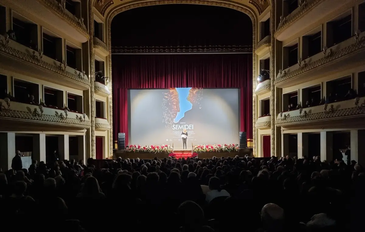 Reggio, sold out al teatro Cilea per la prima di Semidei - FOTO