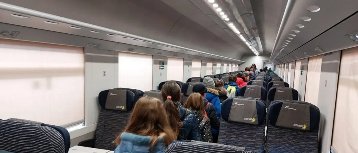 Stazione di Reggio, i bambini diventano piccoli ferrovieri per un giorno