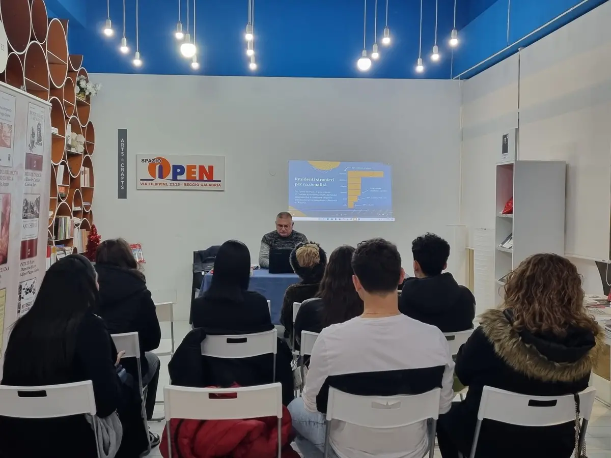 Giornata internazionale diritti dei migranti a Reggio, Panzera: «In Europa centri di detenzione che sembrano lager» - VIDEO