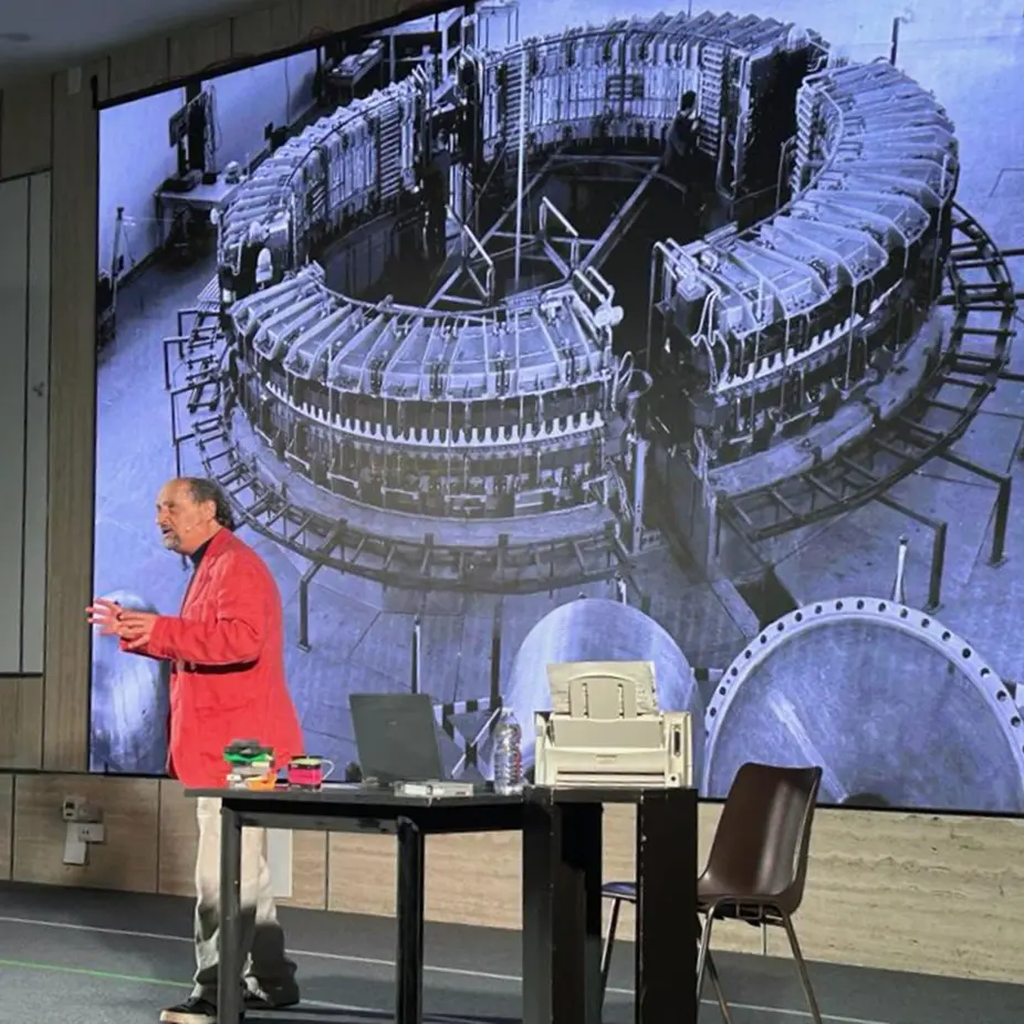 A Reggio lo spettacolo di Antonio Cornacchione D.E.O. ex macchina