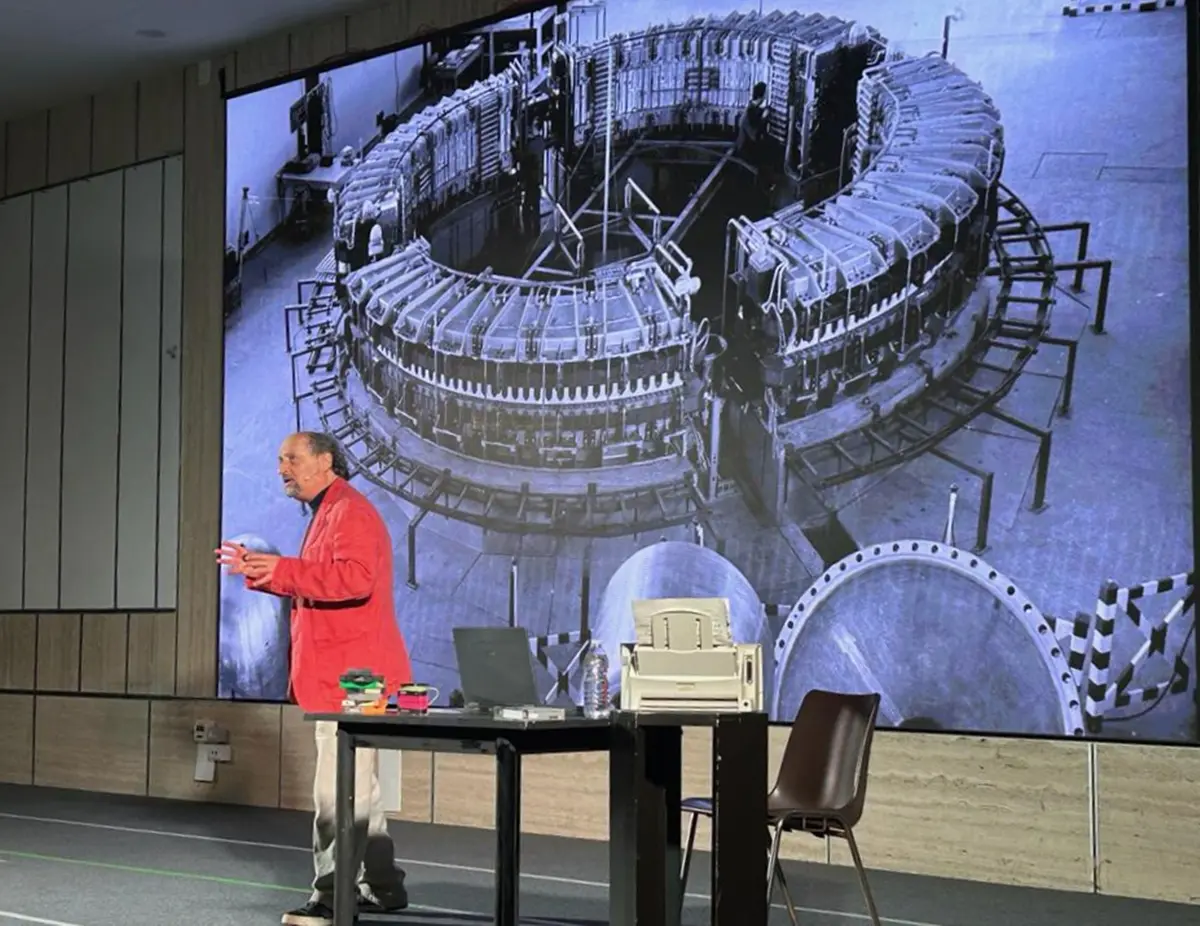 A Reggio lo spettacolo di Antonio Cornacchione D.E.O. ex macchina