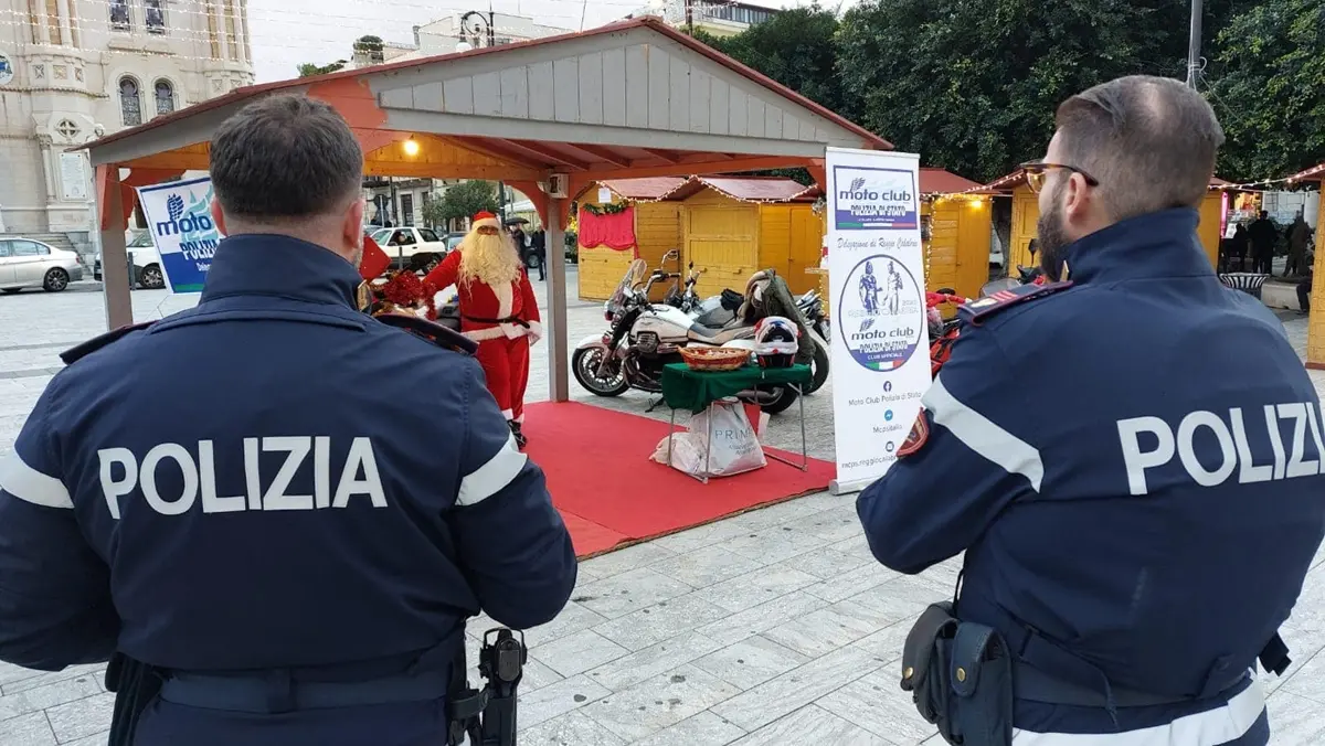 A Reggio “Scatta una foto con Babbo Natale in moto”: l'iniziativa del club della polizia di Stato