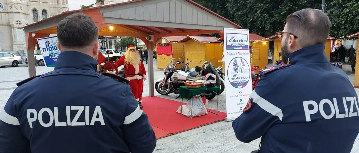 A Reggio “Scatta una foto con Babbo Natale in moto”: l'iniziativa del club della polizia di Stato